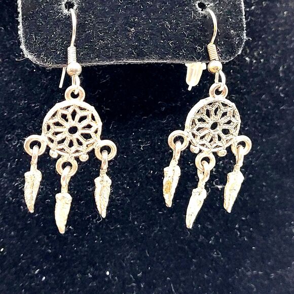 Dream Catcher Earring Silver tone Fashion Earrings 2inDream Catcher Earring Silv - Picture 1 of 5